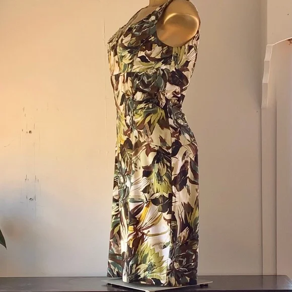 Fabulous Flattering  Sleeveless Bodycon Mini Dress size 6 - Picture 3 of 9